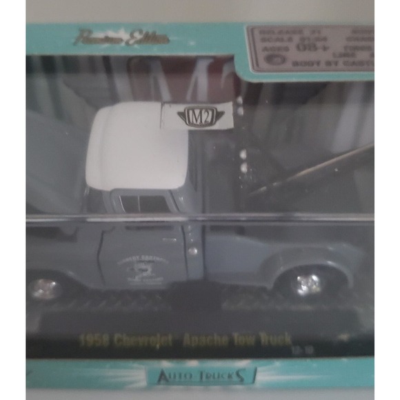M2 1958 Chevrolet Apache Tow Truck 1/64 New - Picture 2 of 3